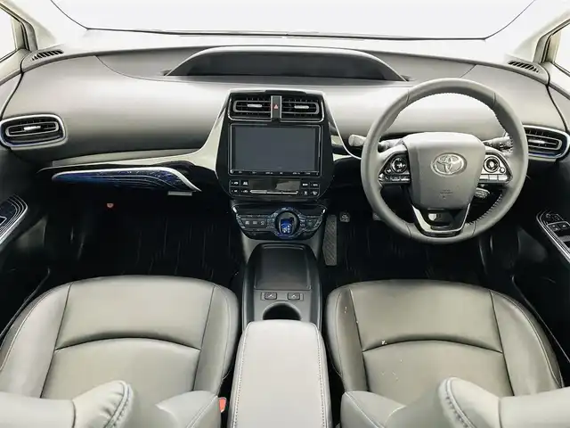トヨタ プリウス Sツーリングセレクション 福島県 2020(令2)年 7.5万km スーパーホワイトⅡ モデリスタエアロ/トヨタセーフティセンス/・車線逸脱警報装置/・レーダークルーズコントロール/・オートハイビーム/・衝突被害軽減ブレーキ/純正SDナビ/型番:NSZT-Y68T/・フルセグTV/BT/SD/CD/FM/AM/・全方位カメラ/・バックカメラ/・ETC2.0/・前方ドライブレコーダー/革張ステアリング/・ステアリングリモコン/レザーシート/・シートヒーター/プッシュスタート/・スマートキー/電子パーキング/横滑り防止装置/HIDヘッドライト/・フォグライト/・オートライト/電動格納ミラー/・ウィンカーミラー/純正フロアマット/純正17インチAW付サマータイヤ積込/・215/45R17 2mm/社外15インチAW付スタッドレスタイヤ積込/・195/65R15 5mm/取扱説明書/保証書/記録簿