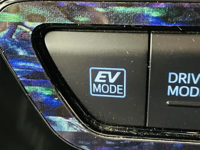 トヨタ プリウス Sツーリングセレクション 福島県 2020(令2)年 7.5万km スーパーホワイトⅡ モデリスタエアロ/トヨタセーフティセンス/・車線逸脱警報装置/・レーダークルーズコントロール/・オートハイビーム/・衝突被害軽減ブレーキ/純正SDナビ/型番:NSZT-Y68T/・フルセグTV/BT/SD/CD/FM/AM/・全方位カメラ/・バックカメラ/・ETC2.0/・前方ドライブレコーダー/革張ステアリング/・ステアリングリモコン/レザーシート/・シートヒーター/プッシュスタート/・スマートキー/電子パーキング/横滑り防止装置/HIDヘッドライト/・フォグライト/・オートライト/電動格納ミラー/・ウィンカーミラー/純正フロアマット/純正17インチAW付サマータイヤ積込/・215/45R17 2mm/社外15インチAW付スタッドレスタイヤ積込/・195/65R15 5mm/取扱説明書/保証書/記録簿