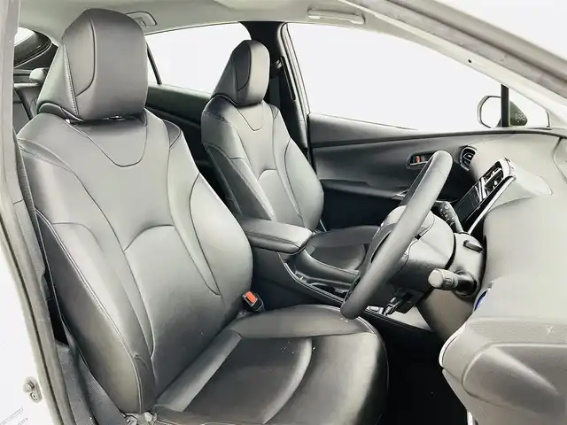 トヨタ プリウス Sツーリングセレクション 福島県 2020(令2)年 7.5万km スーパーホワイトⅡ モデリスタエアロ/トヨタセーフティセンス/・車線逸脱警報装置/・レーダークルーズコントロール/・オートハイビーム/・衝突被害軽減ブレーキ/純正SDナビ/型番:NSZT-Y68T/・フルセグTV/BT/SD/CD/FM/AM/・全方位カメラ/・バックカメラ/・ETC2.0/・前方ドライブレコーダー/革張ステアリング/・ステアリングリモコン/レザーシート/・シートヒーター/プッシュスタート/・スマートキー/電子パーキング/横滑り防止装置/HIDヘッドライト/・フォグライト/・オートライト/電動格納ミラー/・ウィンカーミラー/純正フロアマット/純正17インチAW付サマータイヤ積込/・215/45R17 2mm/社外15インチAW付スタッドレスタイヤ積込/・195/65R15 5mm/取扱説明書/保証書/記録簿