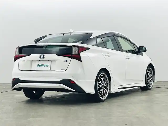 トヨタ プリウス Sツーリングセレクション 福島県 2020(令2)年 7.5万km スーパーホワイトⅡ モデリスタエアロ/トヨタセーフティセンス/・車線逸脱警報装置/・レーダークルーズコントロール/・オートハイビーム/・衝突被害軽減ブレーキ/純正SDナビ/型番:NSZT-Y68T/・フルセグTV/BT/SD/CD/FM/AM/・全方位カメラ/・バックカメラ/・ETC2.0/・前方ドライブレコーダー/革張ステアリング/・ステアリングリモコン/レザーシート/・シートヒーター/プッシュスタート/・スマートキー/電子パーキング/横滑り防止装置/HIDヘッドライト/・フォグライト/・オートライト/電動格納ミラー/・ウィンカーミラー/純正フロアマット/純正17インチAW付サマータイヤ積込/・215/45R17 2mm/社外15インチAW付スタッドレスタイヤ積込/・195/65R15 5mm/取扱説明書/保証書/記録簿