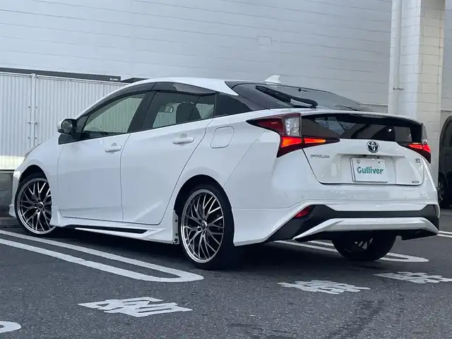 トヨタ プリウス Sツーリングセレクション 群馬県 2020(令2)年 7.5万km スーパーホワイトⅡ モデリスタエアロ/トヨタセーフティセンス/・車線逸脱警報装置/・レーダークルーズコントロール/・オートハイビーム/・衝突被害軽減ブレーキ/純正SDナビゲーション/・フルセグTV/BT/SD/CD/FM/AM/全方位カメラ/バックカメラ/ETC2.0/前方ドライブレコーダー/革張ステアリング/ステアリングリモコン/シートヒーター/プッシュスタート/LEDヘッドライト/フォグライト/オートライト/電動格納ミラー/純正フロアマット