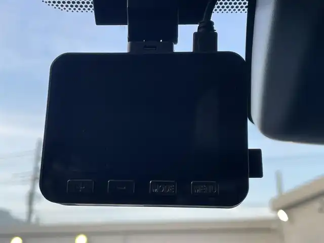 トヨタ プリウス Sツーリングセレクション 群馬県 2020(令2)年 7.5万km スーパーホワイトⅡ モデリスタエアロ/トヨタセーフティセンス/・車線逸脱警報装置/・レーダークルーズコントロール/・オートハイビーム/・衝突被害軽減ブレーキ/純正SDナビゲーション/・フルセグTV/BT/SD/CD/FM/AM/全方位カメラ/バックカメラ/ETC2.0/前方ドライブレコーダー/革張ステアリング/ステアリングリモコン/シートヒーター/プッシュスタート/LEDヘッドライト/フォグライト/オートライト/電動格納ミラー/純正フロアマット