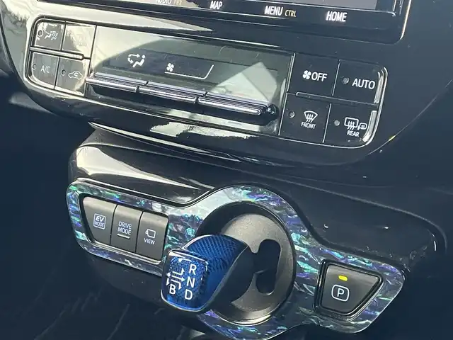 トヨタ プリウス Sツーリングセレクション 群馬県 2020(令2)年 7.5万km スーパーホワイトⅡ モデリスタエアロ/トヨタセーフティセンス/・車線逸脱警報装置/・レーダークルーズコントロール/・オートハイビーム/・衝突被害軽減ブレーキ/純正SDナビゲーション/・フルセグTV/BT/SD/CD/FM/AM/全方位カメラ/バックカメラ/ETC2.0/前方ドライブレコーダー/革張ステアリング/ステアリングリモコン/シートヒーター/プッシュスタート/LEDヘッドライト/フォグライト/オートライト/電動格納ミラー/純正フロアマット