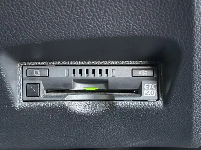 トヨタ プリウス Sツーリングセレクション 群馬県 2020(令2)年 7.5万km スーパーホワイトⅡ モデリスタエアロ/トヨタセーフティセンス/・車線逸脱警報装置/・レーダークルーズコントロール/・オートハイビーム/・衝突被害軽減ブレーキ/純正SDナビゲーション/・フルセグTV/BT/SD/CD/FM/AM/全方位カメラ/バックカメラ/ETC2.0/前方ドライブレコーダー/革張ステアリング/ステアリングリモコン/シートヒーター/プッシュスタート/LEDヘッドライト/フォグライト/オートライト/電動格納ミラー/純正フロアマット