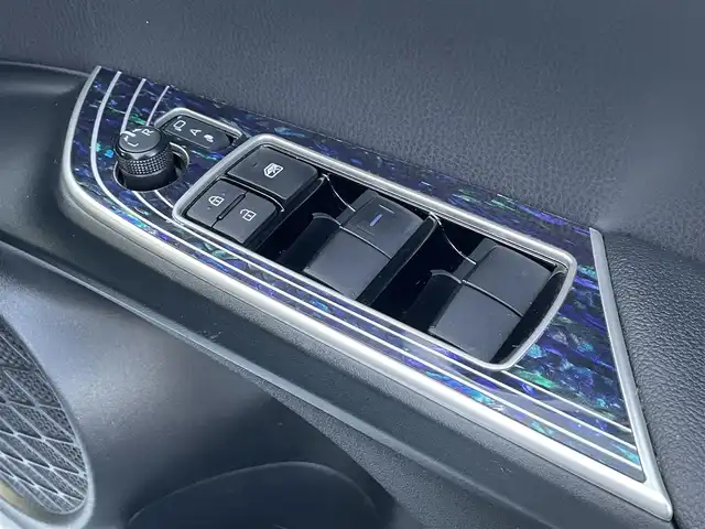 トヨタ プリウス Sツーリングセレクション 群馬県 2020(令2)年 7.5万km スーパーホワイトⅡ モデリスタエアロ/トヨタセーフティセンス/・車線逸脱警報装置/・レーダークルーズコントロール/・オートハイビーム/・衝突被害軽減ブレーキ/純正SDナビゲーション/・フルセグTV/BT/SD/CD/FM/AM/全方位カメラ/バックカメラ/ETC2.0/前方ドライブレコーダー/革張ステアリング/ステアリングリモコン/シートヒーター/プッシュスタート/LEDヘッドライト/フォグライト/オートライト/電動格納ミラー/純正フロアマット