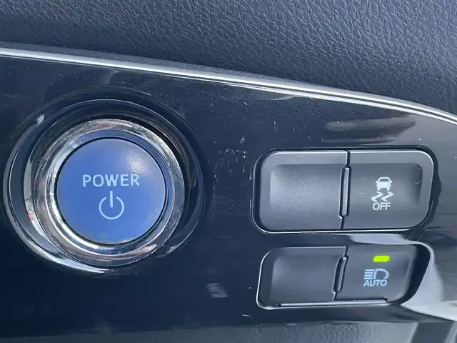 トヨタ プリウス Sツーリングセレクション 群馬県 2020(令2)年 7.5万km スーパーホワイトⅡ モデリスタエアロ/トヨタセーフティセンス/・車線逸脱警報装置/・レーダークルーズコントロール/・オートハイビーム/・衝突被害軽減ブレーキ/純正SDナビゲーション/・フルセグTV/BT/SD/CD/FM/AM/全方位カメラ/バックカメラ/ETC2.0/前方ドライブレコーダー/革張ステアリング/ステアリングリモコン/シートヒーター/プッシュスタート/LEDヘッドライト/フォグライト/オートライト/電動格納ミラー/純正フロアマット