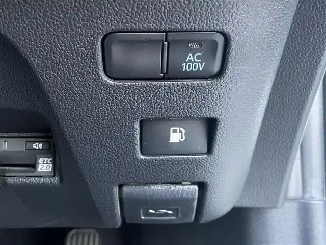 トヨタ プリウス Sツーリングセレクション 群馬県 2020(令2)年 7.5万km スーパーホワイトⅡ モデリスタエアロ/トヨタセーフティセンス/・車線逸脱警報装置/・レーダークルーズコントロール/・オートハイビーム/・衝突被害軽減ブレーキ/純正SDナビゲーション/・フルセグTV/BT/SD/CD/FM/AM/全方位カメラ/バックカメラ/ETC2.0/前方ドライブレコーダー/革張ステアリング/ステアリングリモコン/シートヒーター/プッシュスタート/LEDヘッドライト/フォグライト/オートライト/電動格納ミラー/純正フロアマット