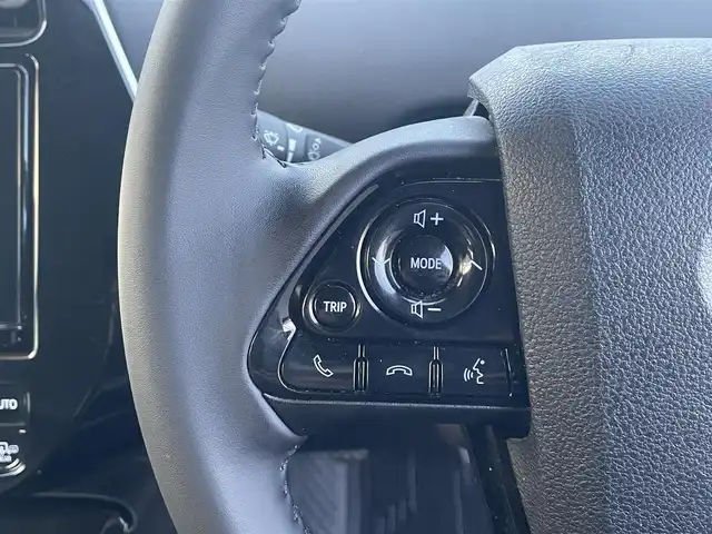 トヨタ プリウス Sツーリングセレクション 群馬県 2020(令2)年 7.5万km スーパーホワイトⅡ モデリスタエアロ/トヨタセーフティセンス/・車線逸脱警報装置/・レーダークルーズコントロール/・オートハイビーム/・衝突被害軽減ブレーキ/純正SDナビゲーション/・フルセグTV/BT/SD/CD/FM/AM/全方位カメラ/バックカメラ/ETC2.0/前方ドライブレコーダー/革張ステアリング/ステアリングリモコン/シートヒーター/プッシュスタート/LEDヘッドライト/フォグライト/オートライト/電動格納ミラー/純正フロアマット