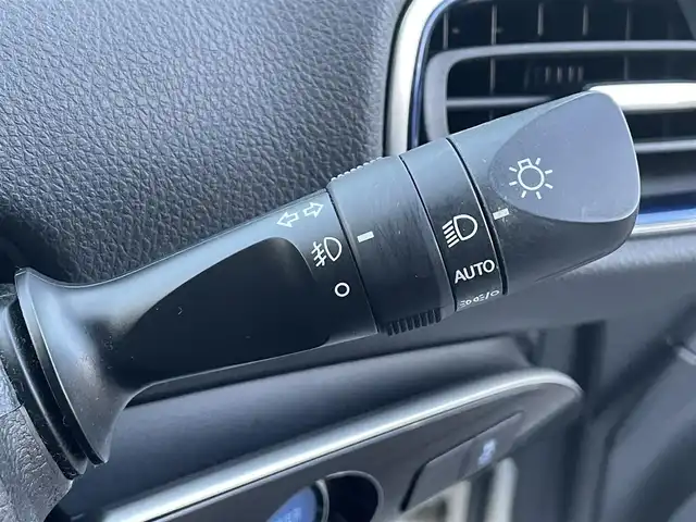 トヨタ プリウス Sツーリングセレクション 群馬県 2020(令2)年 7.5万km スーパーホワイトⅡ モデリスタエアロ/トヨタセーフティセンス/・車線逸脱警報装置/・レーダークルーズコントロール/・オートハイビーム/・衝突被害軽減ブレーキ/純正SDナビゲーション/・フルセグTV/BT/SD/CD/FM/AM/全方位カメラ/バックカメラ/ETC2.0/前方ドライブレコーダー/革張ステアリング/ステアリングリモコン/シートヒーター/プッシュスタート/LEDヘッドライト/フォグライト/オートライト/電動格納ミラー/純正フロアマット