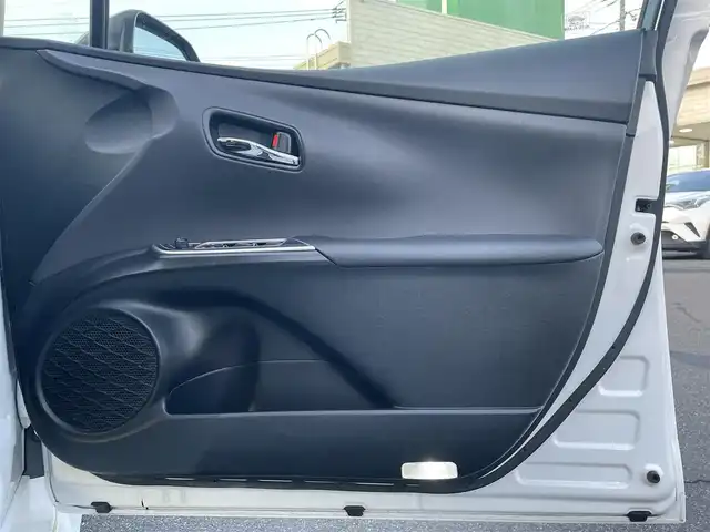 トヨタ プリウス Sツーリングセレクション 群馬県 2020(令2)年 7.5万km スーパーホワイトⅡ モデリスタエアロ/トヨタセーフティセンス/・車線逸脱警報装置/・レーダークルーズコントロール/・オートハイビーム/・衝突被害軽減ブレーキ/純正SDナビゲーション/・フルセグTV/BT/SD/CD/FM/AM/全方位カメラ/バックカメラ/ETC2.0/前方ドライブレコーダー/革張ステアリング/ステアリングリモコン/シートヒーター/プッシュスタート/LEDヘッドライト/フォグライト/オートライト/電動格納ミラー/純正フロアマット