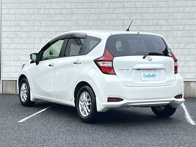 日産 ノート X 千葉県 2017(平29)年 5.8万km ブリリアントホワイトパール 純正SDナビ【MM317D-W】/フルセグTV/DVD/CD/Bluetooth/ETC/バックカメラ/前後ドラレコ/エマージェンシーブレーキ/レーンキープアシスト/アイドリングストップ/横滑り防止/純正アルミホイール/フロアマット/ドアバイザー/ヘッドライトレベライザー/エンジンプッシュスタート/スマートキー/スペアキー/保証書/取扱説明書
