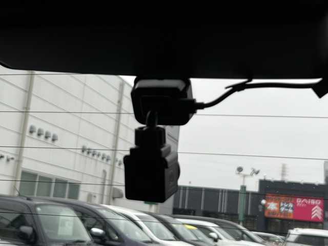 日産 ノート X 千葉県 2017(平29)年 5.8万km ブリリアントホワイトパール 純正SDナビ【MM317D-W】/フルセグTV/DVD/CD/Bluetooth/ETC/バックカメラ/前後ドラレコ/エマージェンシーブレーキ/レーンキープアシスト/アイドリングストップ/横滑り防止/純正アルミホイール/フロアマット/ドアバイザー/ヘッドライトレベライザー/エンジンプッシュスタート/スマートキー/スペアキー/保証書/取扱説明書