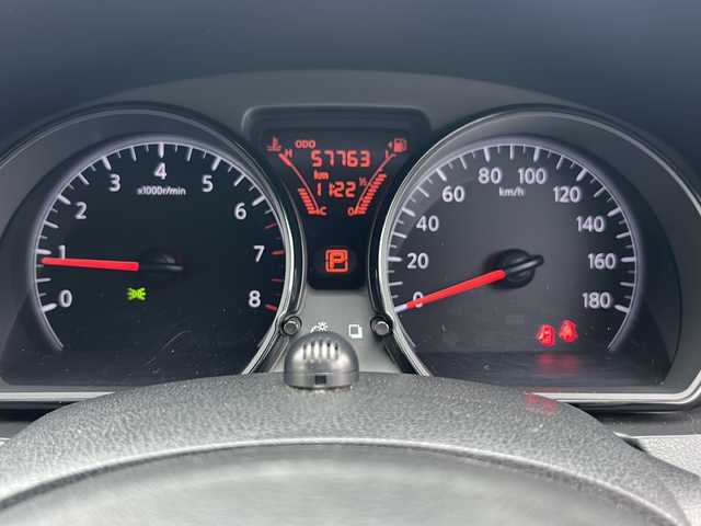 日産 ノート X 千葉県 2017(平29)年 5.8万km ブリリアントホワイトパール 純正SDナビ【MM317D-W】/フルセグTV/DVD/CD/Bluetooth/ETC/バックカメラ/前後ドラレコ/エマージェンシーブレーキ/レーンキープアシスト/アイドリングストップ/横滑り防止/純正アルミホイール/フロアマット/ドアバイザー/ヘッドライトレベライザー/エンジンプッシュスタート/スマートキー/スペアキー/保証書/取扱説明書