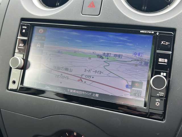 日産 ノート X 千葉県 2017(平29)年 5.8万km ブリリアントホワイトパール 純正SDナビ【MM317D-W】/フルセグTV/DVD/CD/Bluetooth/ETC/バックカメラ/前後ドラレコ/エマージェンシーブレーキ/レーンキープアシスト/アイドリングストップ/横滑り防止/純正アルミホイール/フロアマット/ドアバイザー/ヘッドライトレベライザー/エンジンプッシュスタート/スマートキー/スペアキー/保証書/取扱説明書