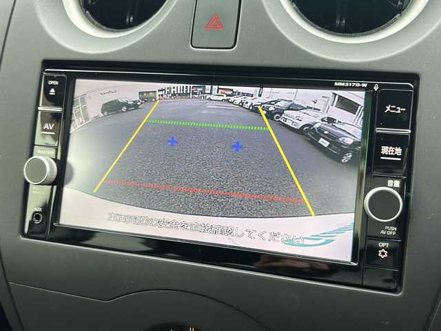 日産 ノート X 千葉県 2017(平29)年 5.8万km ブリリアントホワイトパール 純正SDナビ【MM317D-W】/フルセグTV/DVD/CD/Bluetooth/ETC/バックカメラ/前後ドラレコ/エマージェンシーブレーキ/レーンキープアシスト/アイドリングストップ/横滑り防止/純正アルミホイール/フロアマット/ドアバイザー/ヘッドライトレベライザー/エンジンプッシュスタート/スマートキー/スペアキー/保証書/取扱説明書