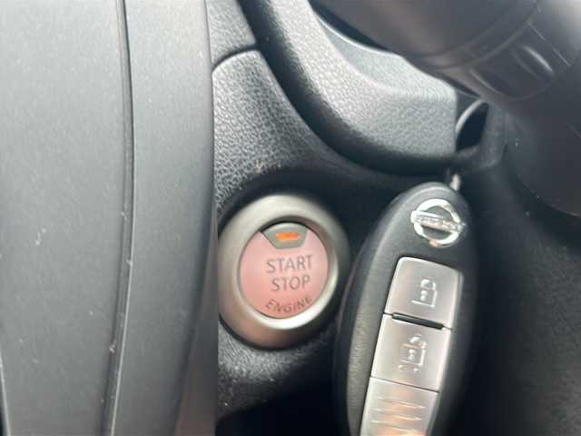 日産 ノート X 千葉県 2017(平29)年 5.8万km ブリリアントホワイトパール 純正SDナビ【MM317D-W】/フルセグTV/DVD/CD/Bluetooth/ETC/バックカメラ/前後ドラレコ/エマージェンシーブレーキ/レーンキープアシスト/アイドリングストップ/横滑り防止/純正アルミホイール/フロアマット/ドアバイザー/ヘッドライトレベライザー/エンジンプッシュスタート/スマートキー/スペアキー/保証書/取扱説明書