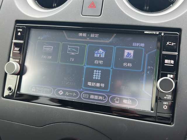 日産 ノート X 千葉県 2017(平29)年 5.8万km ブリリアントホワイトパール 純正SDナビ【MM317D-W】/フルセグTV/DVD/CD/Bluetooth/ETC/バックカメラ/前後ドラレコ/エマージェンシーブレーキ/レーンキープアシスト/アイドリングストップ/横滑り防止/純正アルミホイール/フロアマット/ドアバイザー/ヘッドライトレベライザー/エンジンプッシュスタート/スマートキー/スペアキー/保証書/取扱説明書