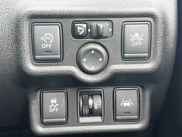 日産 ノート X 千葉県 2017(平29)年 5.8万km ブリリアントホワイトパール 純正SDナビ【MM317D-W】/フルセグTV/DVD/CD/Bluetooth/ETC/バックカメラ/前後ドラレコ/エマージェンシーブレーキ/レーンキープアシスト/アイドリングストップ/横滑り防止/純正アルミホイール/フロアマット/ドアバイザー/ヘッドライトレベライザー/エンジンプッシュスタート/スマートキー/スペアキー/保証書/取扱説明書