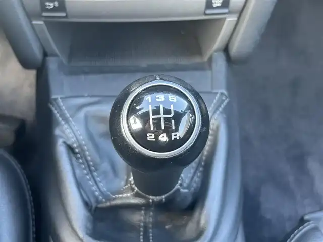 ポルシェ ボクスター 千葉県 2007(平19)年 5万km アトラスグレー 左ハンドル/5速MT/オープンカー/社外ディスプレイオーディオ/・AM/FM/BT/ビルトインETC/シートヒーター（D+N席）/純正フロアマット/アンチロック・ブレーキ・システム/純正17インチアルミホイール/エアバッグ（W+サイド）/保証書/扱説明書