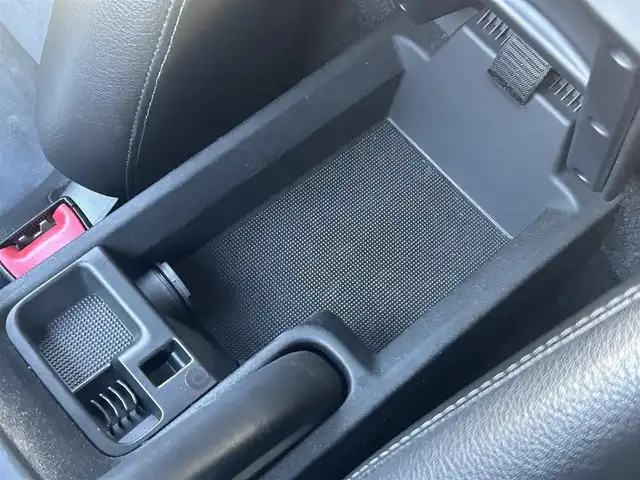 ポルシェ ボクスター 千葉県 2007(平19)年 5万km アトラスグレー 左ハンドル/5速MT/オープンカー/社外ディスプレイオーディオ/・AM/FM/BT/ビルトインETC/シートヒーター（D+N席）/純正フロアマット/アンチロック・ブレーキ・システム/純正17インチアルミホイール/エアバッグ（W+サイド）/保証書/扱説明書