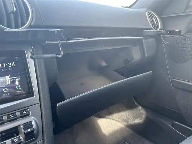 ポルシェ ボクスター 千葉県 2007(平19)年 5万km アトラスグレー 左ハンドル/5速MT/オープンカー/社外ディスプレイオーディオ/・AM/FM/BT/ビルトインETC/シートヒーター（D+N席）/純正フロアマット/アンチロック・ブレーキ・システム/純正17インチアルミホイール/エアバッグ（W+サイド）/保証書/扱説明書