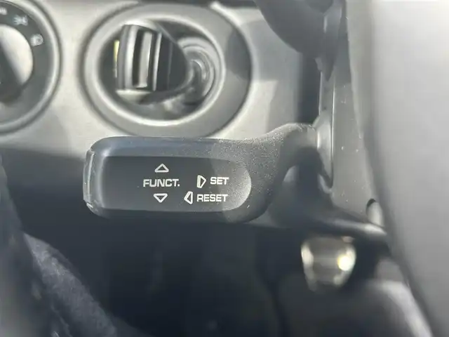 ポルシェ ボクスター 千葉県 2007(平19)年 5万km アトラスグレー 左ハンドル/5速MT/オープンカー/社外ディスプレイオーディオ/・AM/FM/BT/ビルトインETC/シートヒーター（D+N席）/純正フロアマット/アンチロック・ブレーキ・システム/純正17インチアルミホイール/エアバッグ（W+サイド）/保証書/扱説明書