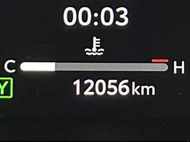 トヨタ カローラツーリング ハイブリッド ダブルバイビー 秋田県 2023(令5)年 1.2万km アティチュードブラックマイカ 4WD/ワンオーナー/寒冷地仕様/純正ディスプレイオーディオ/　(Bluetooth/USB/MiraCast)/バックカメラ/トヨタセーフティセンス/プリクラッシュセーフティ/クリアランスソナー/プロアクティブドライビングアシスト/ステアリングヒーター/シートヒーター/ハーフレザーシート/パーキングサポートブレーキ/ロードサインアシスト/ブラインドスポットモニター/オートマチックハイビーム/デジタルインナーミラー/AC100V/ビルトインETC/TVキャンセラー/ドアミラーヒーター/電動格納ミラー/純正フロアマット/プッシュスタート/スマートキー/スペアキー/LEDヘッドライト/LEDフォグ/社外AW付冬タイヤ積載
