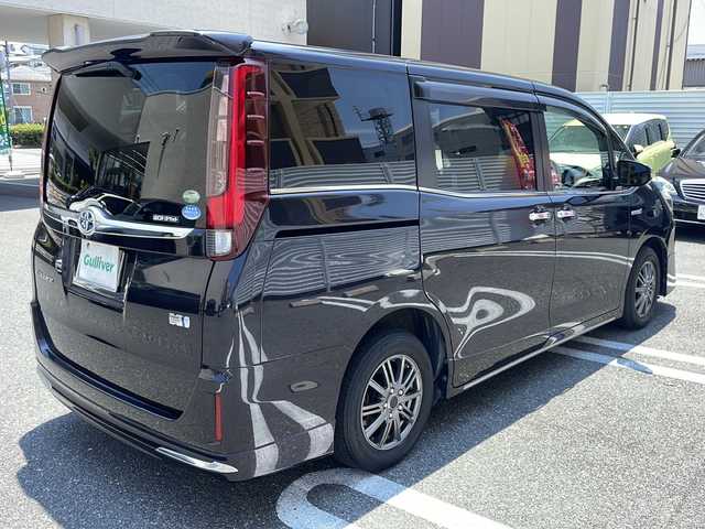 トヨタ エスクァイア ハイブリッド Xi 広島県 2015(平27)年 10.6万km スパークリングブラックパールクリスタルシャイン /登録時走行距離/　　　　　　　105699キロ/社外ナビ/バックカメラ/地デジ/左後パワースライドドア/社外フリップダウンモニター/　　【PCX-RM3505】/シートヒーター/ビルトインETC/新車時整備手帳/　　【保証書】/取扱説明書/