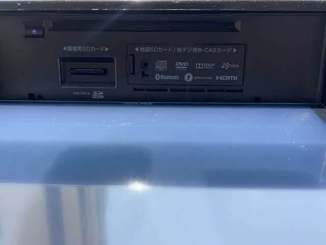 トヨタ エスクァイア ハイブリッド Xi 広島県 2015(平27)年 10.6万km スパークリングブラックパールクリスタルシャイン /登録時走行距離/　　　　　　　105699キロ/社外ナビ/バックカメラ/地デジ/左後パワースライドドア/社外フリップダウンモニター/　　【PCX-RM3505】/シートヒーター/ビルトインETC/新車時整備手帳/　　【保証書】/取扱説明書/
