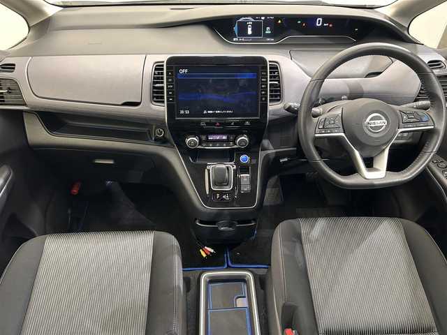 日産 セレナ e－パワー ハイウェイスター V 愛媛県 2020(令2)年 1.4万km ブリリアントホワイトパール ・10型ナビ（フルセグＴＶ・ＢＴ・ＳＤ・ＦＭ・ＡＭ・ＣＤ・ＤＶＤ）/・全方位カメラ　/・１１型後席モニター　/・前後ドラレコ　/・ＥＴＣ　/・両側電動ドア　/・衝突軽減ブレーキ　/・レーダークルーズコントロール　/・レーンキープアシスト