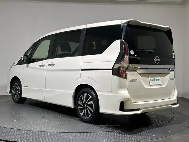 日産 セレナ e－パワー ハイウェイスター V 愛媛県 2020(令2)年 1.4万km ブリリアントホワイトパール ・10型ナビ（フルセグＴＶ・ＢＴ・ＳＤ・ＦＭ・ＡＭ・ＣＤ・ＤＶＤ）/・全方位カメラ　/・１１型後席モニター　/・前後ドラレコ　/・ＥＴＣ　/・両側電動ドア　/・衝突軽減ブレーキ　/・レーダークルーズコントロール　/・レーンキープアシスト