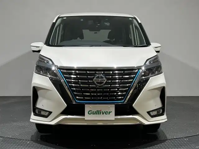 日産 セレナ e－パワー ハイウェイスター V 愛媛県 2020(令2)年 1.4万km ブリリアントホワイトパール ・10型ナビ（フルセグＴＶ・ＢＴ・ＳＤ・ＦＭ・ＡＭ・ＣＤ・ＤＶＤ）/・全方位カメラ　/・１１型後席モニター　/・前後ドラレコ　/・ＥＴＣ　/・両側電動ドア　/・衝突軽減ブレーキ　/・レーダークルーズコントロール　/・レーンキープアシスト