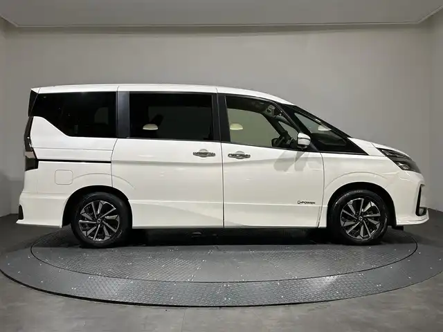 日産 セレナ e－パワー ハイウェイスター V 愛媛県 2020(令2)年 1.4万km ブリリアントホワイトパール ・10型ナビ（フルセグＴＶ・ＢＴ・ＳＤ・ＦＭ・ＡＭ・ＣＤ・ＤＶＤ）/・全方位カメラ　/・１１型後席モニター　/・前後ドラレコ　/・ＥＴＣ　/・両側電動ドア　/・衝突軽減ブレーキ　/・レーダークルーズコントロール　/・レーンキープアシスト