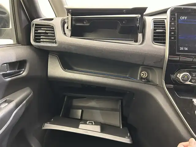 日産 セレナ e－パワー ハイウェイスター V 愛媛県 2020(令2)年 1.4万km ブリリアントホワイトパール ・10型ナビ（フルセグＴＶ・ＢＴ・ＳＤ・ＦＭ・ＡＭ・ＣＤ・ＤＶＤ）/・全方位カメラ　/・１１型後席モニター　/・前後ドラレコ　/・ＥＴＣ　/・両側電動ドア　/・衝突軽減ブレーキ　/・レーダークルーズコントロール　/・レーンキープアシスト