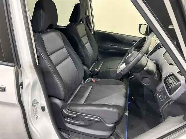 日産 セレナ e－パワー ハイウェイスター V 愛媛県 2020(令2)年 1.4万km ブリリアントホワイトパール ・10型ナビ（フルセグＴＶ・ＢＴ・ＳＤ・ＦＭ・ＡＭ・ＣＤ・ＤＶＤ）/・全方位カメラ　/・１１型後席モニター　/・前後ドラレコ　/・ＥＴＣ　/・両側電動ドア　/・衝突軽減ブレーキ　/・レーダークルーズコントロール　/・レーンキープアシスト