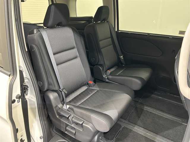日産 セレナ e－パワー ハイウェイスター V 愛媛県 2020(令2)年 1.4万km ブリリアントホワイトパール ・10型ナビ（フルセグＴＶ・ＢＴ・ＳＤ・ＦＭ・ＡＭ・ＣＤ・ＤＶＤ）/・全方位カメラ　/・１１型後席モニター　/・前後ドラレコ　/・ＥＴＣ　/・両側電動ドア　/・衝突軽減ブレーキ　/・レーダークルーズコントロール　/・レーンキープアシスト