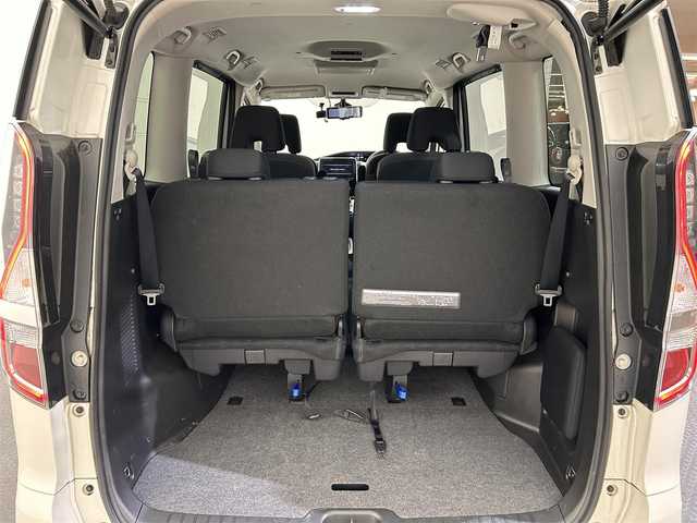 日産 セレナ e－パワー ハイウェイスター V 愛媛県 2020(令2)年 1.4万km ブリリアントホワイトパール ・10型ナビ（フルセグＴＶ・ＢＴ・ＳＤ・ＦＭ・ＡＭ・ＣＤ・ＤＶＤ）/・全方位カメラ　/・１１型後席モニター　/・前後ドラレコ　/・ＥＴＣ　/・両側電動ドア　/・衝突軽減ブレーキ　/・レーダークルーズコントロール　/・レーンキープアシスト