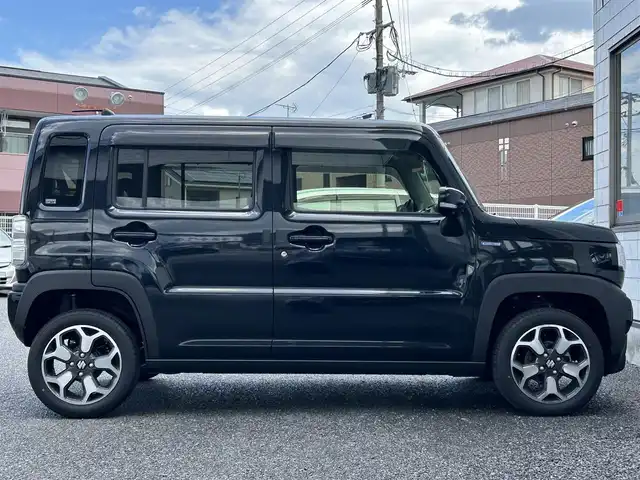 スズキ ハスラー HYBRID X 福岡県 2022(令4)年 0.1万km ブルーイッシュブラックパール3 ワンオーナー/純正9インチメモリナビ/(AM/FM/CD/DVD/スマートフォン連携/Bluetooth/フルセグTV)/サイド/バックカメラ/全方位モニター/スズキセーフティサポート/・デュアルカメラブレーキサポート/・リヤパーキングセンサー/・アダプティブクルーズコントロール/・車線逸脱警報機能/・誤発進抑制機能/・ふらつき警告機能/・先行車発進お知らせ機能/・ハイビームアシスト/オートライト/クリアランスソナー/コーナーセンサー/アイドリングストップ/純正15インチアルミホイール/シートヒーター(D/N)/ドライブレコーダー【HDR361GW】/360度メインカメラ、リアカメラ搭載/USB端子×3/電源ソケット×1/シートバックテーブル/純正フロアマット/革巻きステアリング/ドアバイザー/電格ウィンカーミラー/スペアキー×1/保証書/取扱説明書