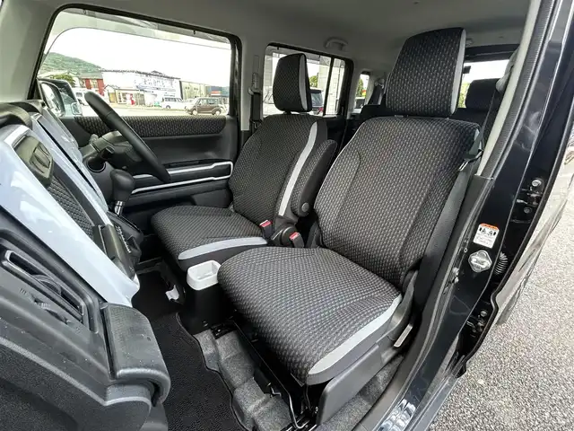 スズキ ハスラー HYBRID X 福岡県 2022(令4)年 0.1万km ブルーイッシュブラックパール3 ワンオーナー/純正9インチメモリナビ/(AM/FM/CD/DVD/スマートフォン連携/Bluetooth/フルセグTV)/サイド/バックカメラ/全方位モニター/スズキセーフティサポート/・デュアルカメラブレーキサポート/・リヤパーキングセンサー/・アダプティブクルーズコントロール/・車線逸脱警報機能/・誤発進抑制機能/・ふらつき警告機能/・先行車発進お知らせ機能/・ハイビームアシスト/オートライト/クリアランスソナー/コーナーセンサー/アイドリングストップ/純正15インチアルミホイール/シートヒーター(D/N)/ドライブレコーダー【HDR361GW】/360度メインカメラ、リアカメラ搭載/USB端子×3/電源ソケット×1/シートバックテーブル/純正フロアマット/革巻きステアリング/ドアバイザー/電格ウィンカーミラー/スペアキー×1/保証書/取扱説明書