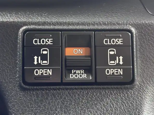 トヨタ シエンタ G 大阪府 2017(平29)年 2.9万km ホワイトパールクリスタルシャイン 純正ナビ　衝突軽減　両側パワスラ　バックカメラ　ビルトインＥＴＣ　レーンアシスト　アイドリングストップ　オートマチックハイビーム　オートライト　ＬＥＤヘッドライト　スマートキー　プッシュスタート