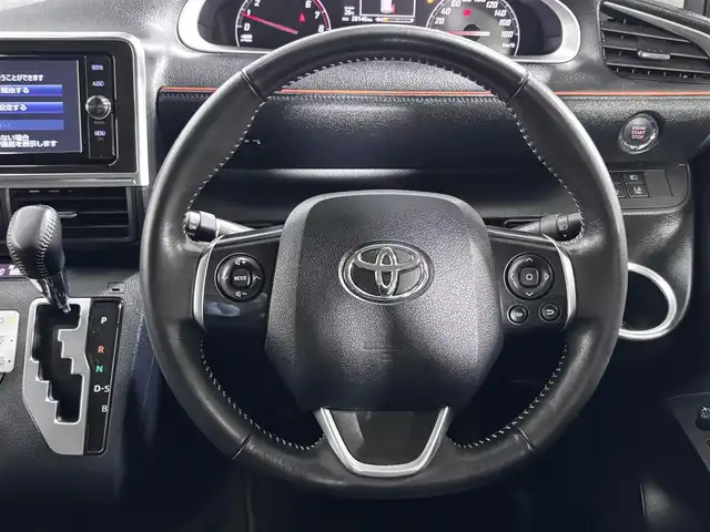 トヨタ シエンタ G 大阪府 2017(平29)年 2.9万km ホワイトパールクリスタルシャイン 純正ナビ　衝突軽減　両側パワスラ　バックカメラ　ビルトインＥＴＣ　レーンアシスト　アイドリングストップ　オートマチックハイビーム　オートライト　ＬＥＤヘッドライト　スマートキー　プッシュスタート