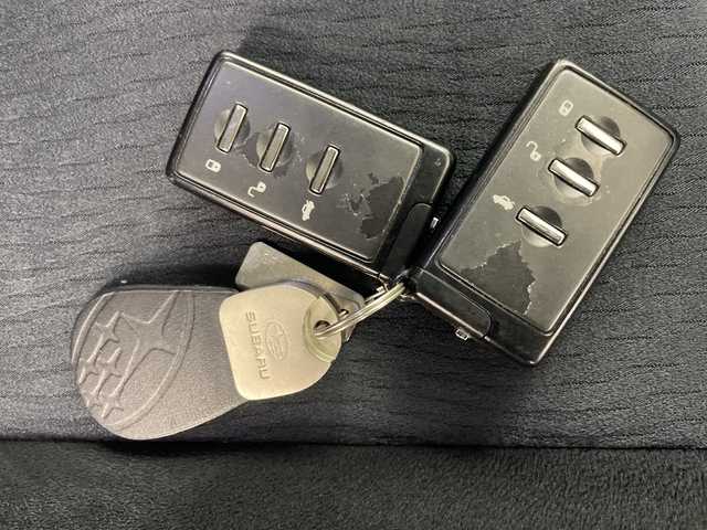 スバル アウトバック 2．5i Lパッケージ 道央・札幌 2010(平22)年 10.3万km カメリアレッドパール ・４WD/・社外ナビ/・DVD.CD.SD.BT.ワンセグ/・バックカメラ/・SIドライブ/・ドライブレコーダー/・パドルシフト/・HIDライト/オートライト/・クルーズコントロール/・パワーシートフロント左右/・ビルトインETC/・スマートキーｘ２