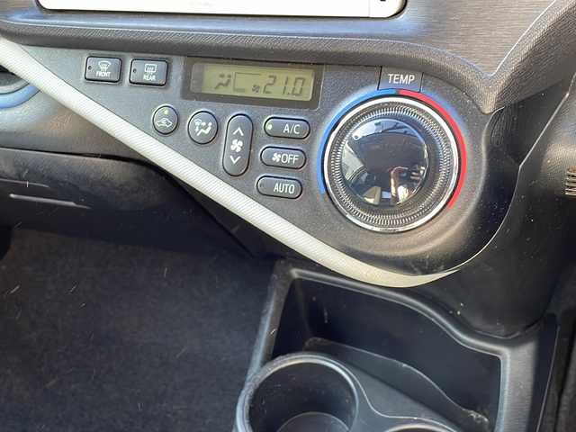 トヨタ アクア S 新潟県 2014(平26)年 10万km ライムホワイトパールクリスタルシャイン 純正メモリナビ:NSCP-W62/バックカメラ/ステアリングスイッチ/HIDヘッドライト/取扱説明書