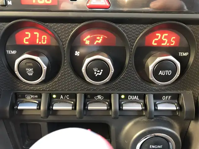 トヨタ ８６ GT 愛知県 2012(平24)年 3.9万km サテンホワイトパール モデリスタエアロ　/社外ナビ　/・Bluetooth/・フルセグ/・USB/・SD音楽録音/バックカメラ　/パドルシフト　/スポーツモード　/ＡＡＣ　/ＥＴＣ　/ＨＩＤ　/フォグ　/オートライト　/スマートキー　/アルミホイール　/保証書/取説/記録簿/スペアキー