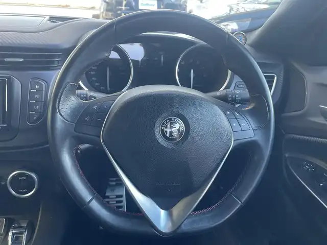 アルファロメオ ジュリエッタ ヴェローチェ 宮城県 2018(平30)年 3.7万km 赤 社外前後ドラレコ/社外ナビ/(ＢＴ、フルセグＴＶ、ＣＤ、ラジオ)/レザーシート黒/パワーシート/(運転席、助手席)/パッセンジャーシートベルトインジケーター/運転席シートヒーター/(運転席のみ)/ＥＴＣ