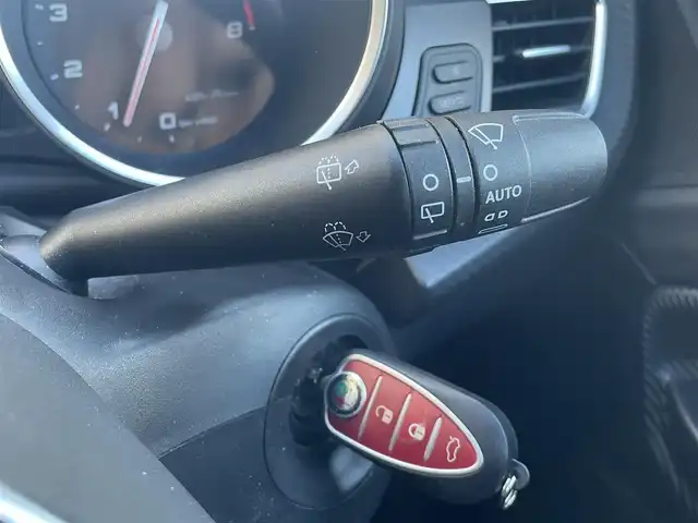 アルファロメオ ジュリエッタ ヴェローチェ 宮城県 2018(平30)年 3.7万km 赤 社外前後ドラレコ/社外ナビ/(ＢＴ、フルセグＴＶ、ＣＤ、ラジオ)/レザーシート黒/パワーシート/(運転席、助手席)/パッセンジャーシートベルトインジケーター/運転席シートヒーター/(運転席のみ)/ＥＴＣ