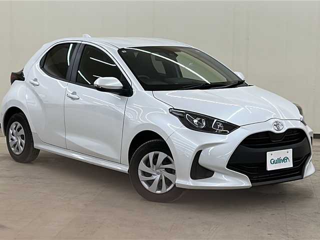 トヨタ ヤリス X 道央・札幌 2023(令5)年 1.4万km プラチナホワイトパールマイカ /4WD//寒冷地仕様//社外メモリナビ(FM/AM/BT/AUX)//バックカメラ//レーダークルーズコントロール//ETC//オートライト//オートハイビーム//PCS//RSA//LTA//プッシュスタート//スマートキー//積み込みスタッドレスタイヤ社外AW（新品）