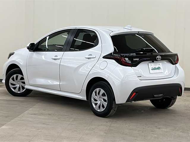 トヨタ ヤリス X 道央・札幌 2023(令5)年 1.4万km プラチナホワイトパールマイカ /4WD//寒冷地仕様//社外メモリナビ(FM/AM/BT/AUX)//バックカメラ//レーダークルーズコントロール//ETC//オートライト//オートハイビーム//PCS//RSA//LTA//プッシュスタート//スマートキー//積み込みスタッドレスタイヤ社外AW（新品）