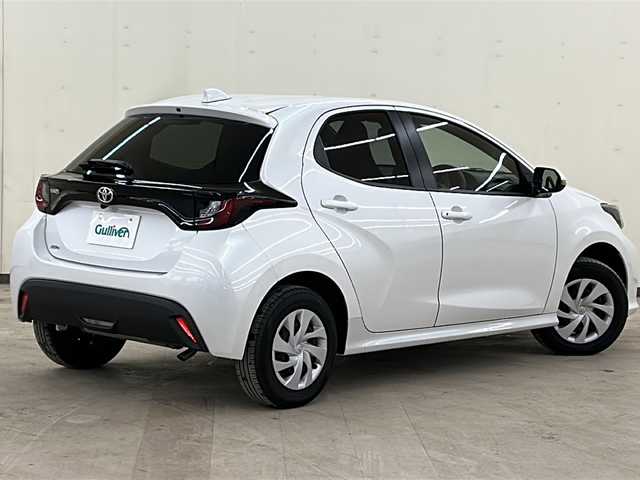 トヨタ ヤリス X 道央・札幌 2023(令5)年 1.4万km プラチナホワイトパールマイカ /4WD//寒冷地仕様//社外メモリナビ(FM/AM/BT/AUX)//バックカメラ//レーダークルーズコントロール//ETC//オートライト//オートハイビーム//PCS//RSA//LTA//プッシュスタート//スマートキー//積み込みスタッドレスタイヤ社外AW（新品）
