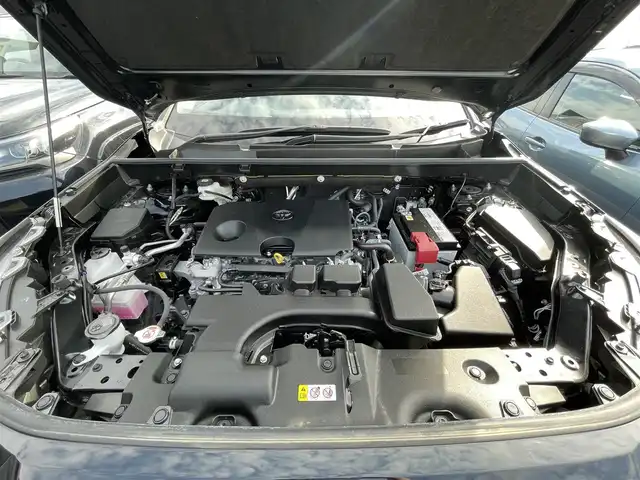 トヨタ ＲＡＶ４ アドベンチャー オフロードPKGⅡ 滋賀県 2023(令5)年 1万km アティチュードブラックマイカ 禁煙車/トヨタセーフティセンス/・プリクラッシュセーフティ/・レーントレーシングアシスト/・レーダークルーズコントロール/・オートマチックハイビーム/・ロードサインアシスト/クリアランスソナー/ブラインドスポットモニター/パーキングブレーキアシスト/デジタルインナーミラー/純正10.5インチディスプレイオーディオ（ナビ機能付き）/・Bluetooth/・USB/・フルセグTV/・スマートフォン連携/・MIRACAST/ビルトインETC2.0/前席シートヒーター/前席シートベンチレーション/レザーシート/運転席パワーシート（メモリー機能付き）/純正フロアゴムマット/左右独立フルオートエアコン/本革巻きステアリング/ステアリングスイッチ/ステアリングヒーター/LEDヘッドランプ/LEDフォグランプ/プッシュエンジンスタート/スマートキー/スペアキー